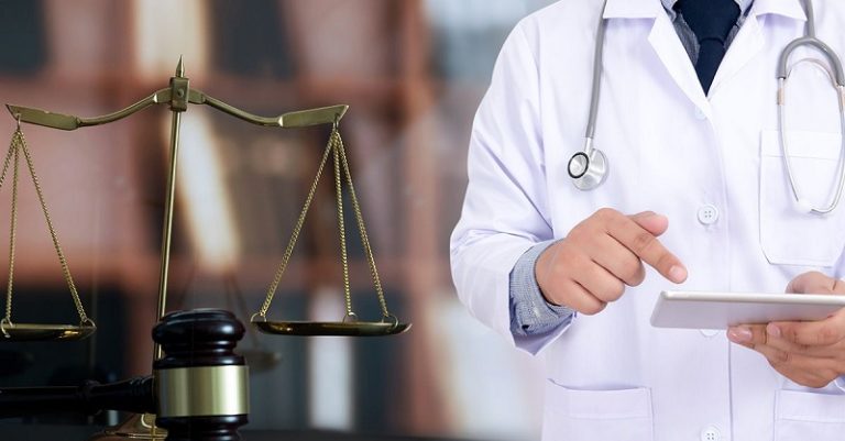 Who are ophthalmologist expert witnesses?  How can they help in surgical malpractices?